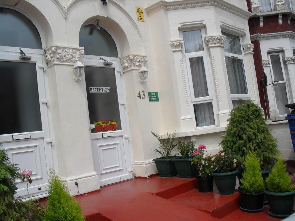 Stratford Hotel Лондон Екстериор снимка